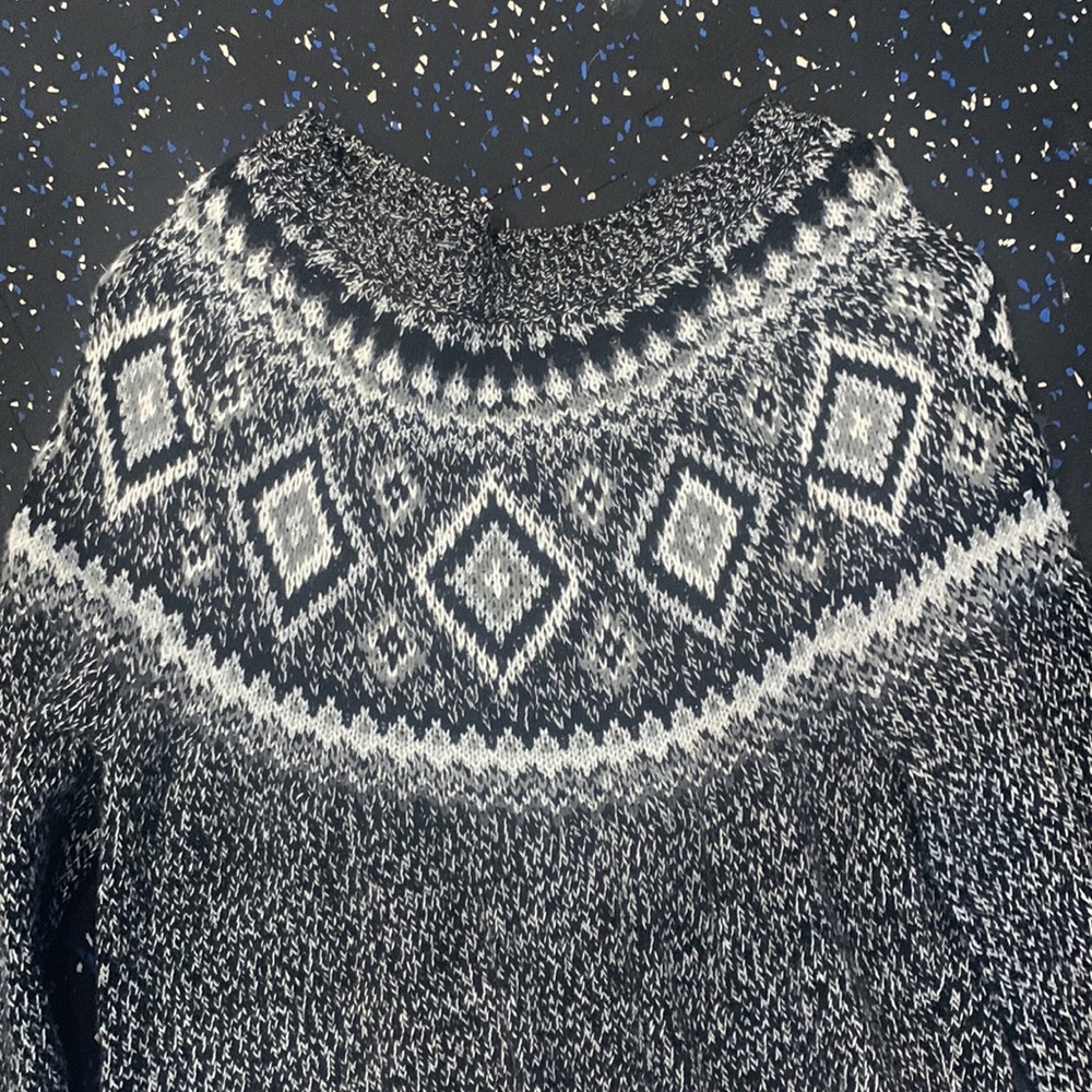 Old navy sweater - Picture 2 of 3
